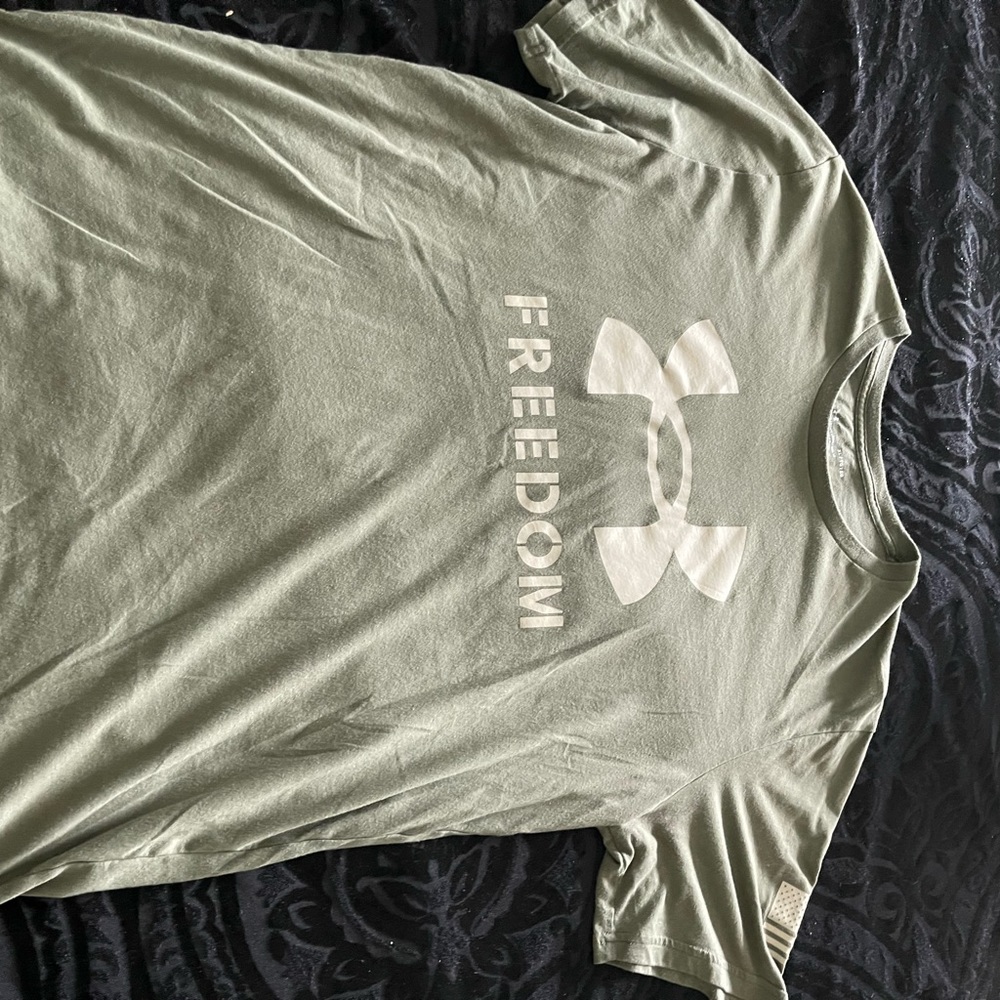 Mens UnderArmour Freedom edition shirt